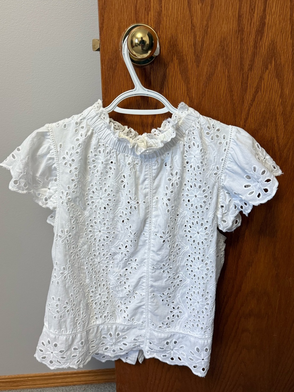 WHITE EYELET TOP